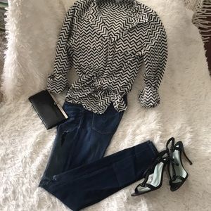 Fantastic classic chevron print top.